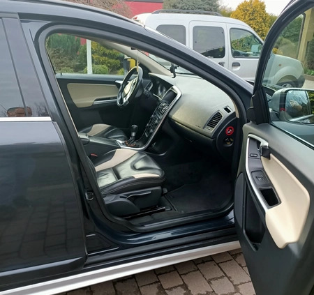 Volvo XC 60 cena 45000 przebieg: 338000, rok produkcji 2011 z Tuszyn małe 436